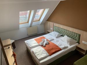 Gallery image of Várfal Wellness Panzió Pécs in Pécs