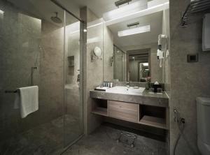 Uma casa de banho em Sunway Putra Hotel Kuala Lumpur