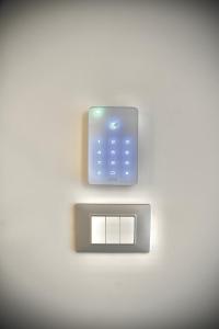 a metal object with a button on a wall at La Candela Affittacamere in Candela