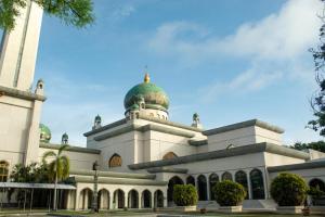 a mosque with a green dome on top of it at Parkview Hotel in Kampong Jerudong