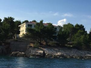 Gallery image of Apartment Maestral in Rogač
