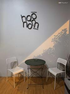 a table and two chairs in a room at haonornhostel in Ban Madua Wan