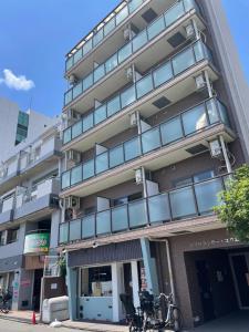 Το κτήριο όπου στεγάζεται  το ξενοδοχείο διαμερισμάτων