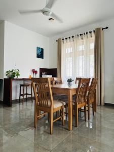 Billede fra billedgalleriet på Lakeview Apartment with Modern Interior and Facilities i Battaramulla