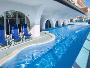 Bazén v ubytování Hotel Mayflower nebo v jeho okolí