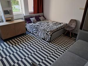 Postel nebo postele na pokoji v ubytování Mieszkanie przy lesie