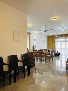 Billede fra billedgalleriet på Lakeview Apartment with Modern Interior and Facilities i Battaramulla