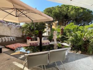 Сад в Penthouse Montecarlo style with lounge pool