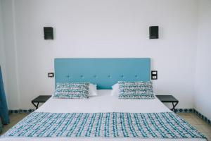 Ένα ή περισσότερα κρεβάτια σε δωμάτιο στο HOTEL KAISER