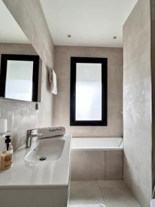 Gallery image of Appartement Casa bloom in Gammarth +28 photos