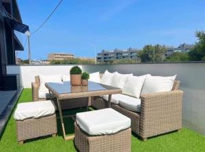 a patio with a couch and a table and chairs at Apuliaapartments in Apúlia