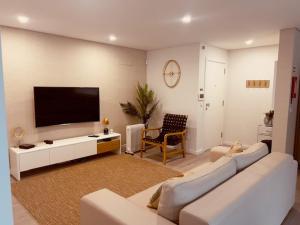 a living room with a flat screen tv on the wall at Apuliaapartments in Apúlia