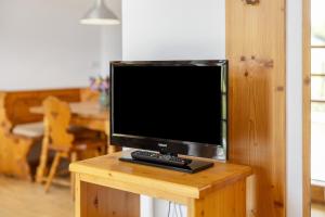 Televisyen dan/atau pusat hiburan di Zweilindenhof