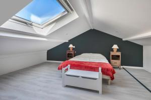 Postel nebo postele na pokoji v ubytování Maison de bourg pour 4 à 500m de la mer