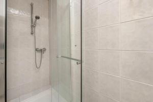 Koupelna v ubytování Maison de bourg pour 4 à 500m de la mer + 13 fotografií