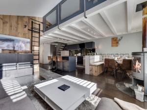 an open living room with a kitchen and dining room at Tignes - Duplex rénové, 3 pièces, proche pistes, parking inclus - FR-1-641-115 in Tignes