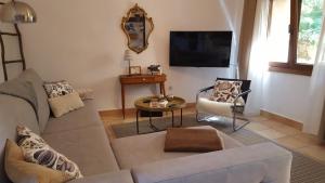 TV a/nebo společenská místnost v ubytování Cas Ferrer