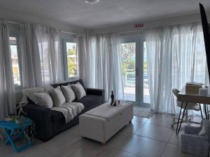 Serene Oceanfront Villa in Punta Santiago, Puerto Rico 휴식 공간