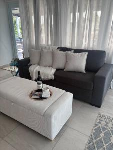 Serene Oceanfront Villa in Punta Santiago, Puerto Rico 휴식 공간