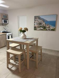 Serene Oceanfront Villa in Punta Santiago, Puerto Rico 주방 또는 간이 주방