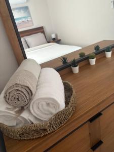 Serene Oceanfront Villa in Punta Santiago, Puerto Rico 객실 침대 사진 37개 이상