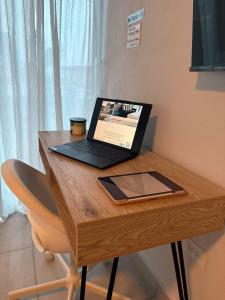 Serene Oceanfront Villa in Punta Santiago, Puerto Rico TV 또는 엔터테인먼트 센터