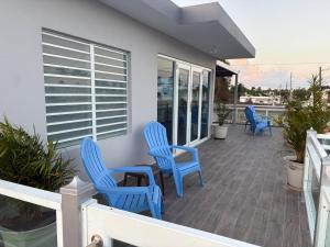 Serene Oceanfront Villa in Punta Santiago, Puerto Rico 발코니 또는 테라스