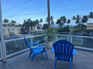 Serene Oceanfront Villa in Punta Santiago, Puerto Rico 발코니 또는 테라스