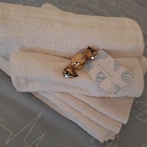 a towel with a ring on top of it at IL PORTICCIOLO in Riomaggiore
