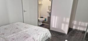 Postel nebo postele na pokoji v ubytování Ensuite Room