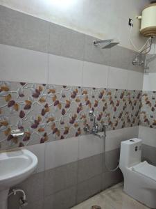 a bathroom with a sink and a toilet at Meerut Sky view in Maheshwar