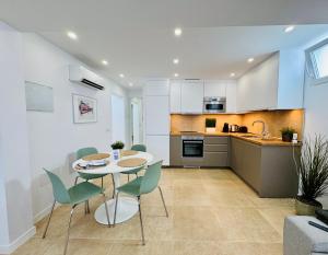 a kitchen and dining room with a table and chairs at Bungalow Mesana 27 in Playa Honda