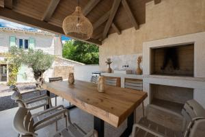 Rõdu või terrass majutusasutuses Villa Lapidea by Istrialux