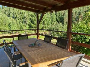 Balkón nebo terasa v ubytování River Lodge Jesenica + 15 fotografií