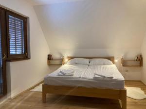 Postel nebo postele na pokoji v ubytování River Lodge Jesenica