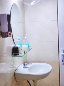 Koupelna v ubytování GoldenOne Đà Lạt