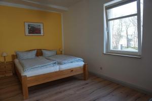 a small bed in a room with a window at "Villa Rügen" - 300 m zum Strand in Binz