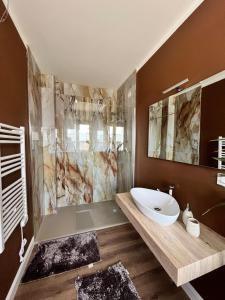 a bathroom with a sink and a mirror at 5 Ragazze in Campofilone +14 photos