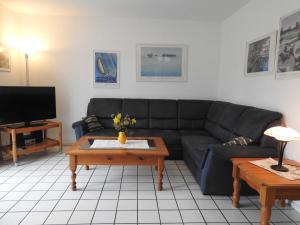 a living room with a couch and a coffee table at Haus Strandkrabbe in Hooksiel