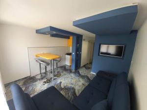 a living room with a blue couch and a table at Apartmani Pelivan in Soko Banja