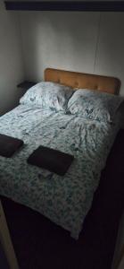 En eller flere senge i et værelse på Przyczepa Holenderska POCO