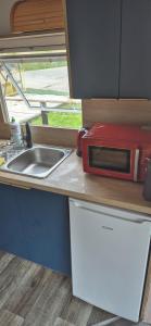 Køkken eller tekøkken på Przyczepa Holenderska POCO