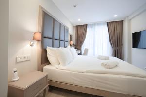 Cama ou camas em um quarto em Perla Galata Hotel