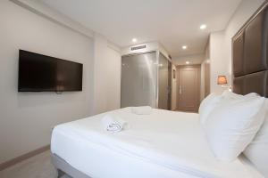 Uma TV ou centro de entretenimento em Perla Galata Hotel