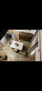 an overhead view of a living room with a table and chairs at La chanvrière in Beaulieu-sur-Loire