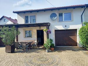 Το κτήριο όπου στεγάζεται  το δωμάτιο σε οικογενειακή κατοικία