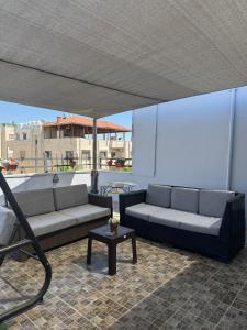 Χώρος καθιστικού στο sky view rooftop +3 φωτογραφίες