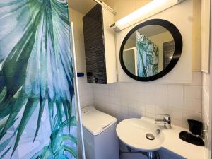 Bilik mandi di Le Camp de Base - Studio vue Montagne +11 gambar