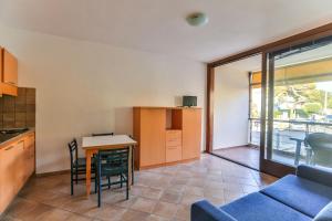 a kitchen and living room with a table and chairs at La Lanterna in San Vincenzo