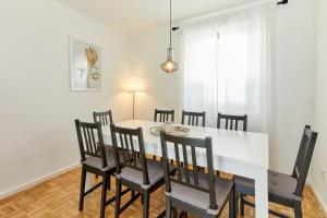 a dining room with a white table and chairs at NEU!!! Moselbleibe Ferienhaus 1903 in Bernkastel-Kues +19 photos